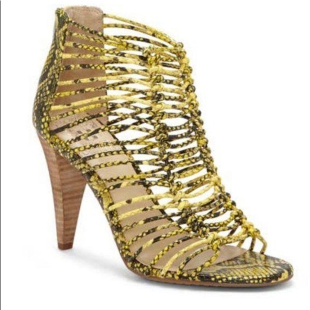 NWOT Vince Camuto Alsandra Snakeprint Booties